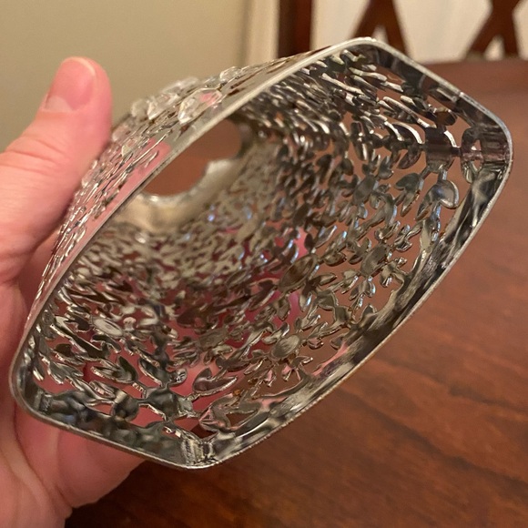 Bath & Body Works ❄️ Snowflake & Crystals Metal Hand Soap Dispenser Cover - Picture 6 of 7